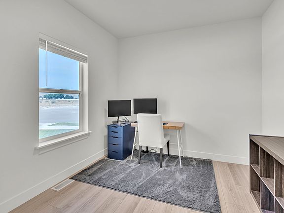 5th image of 1166 E Springwater Way