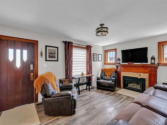 5th image of 1037 Elizabeth St