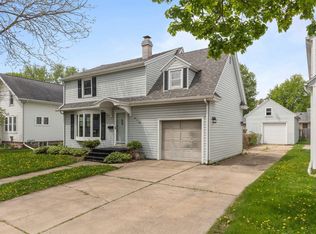 909 N Summit St, Appleton, WI 54914