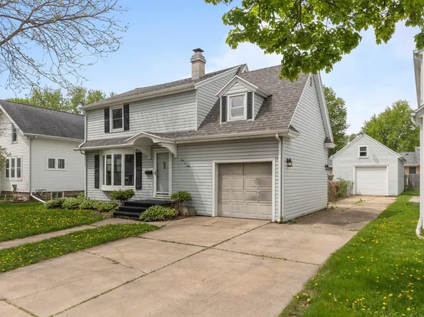 909 N Summit St, Appleton, WI 54914