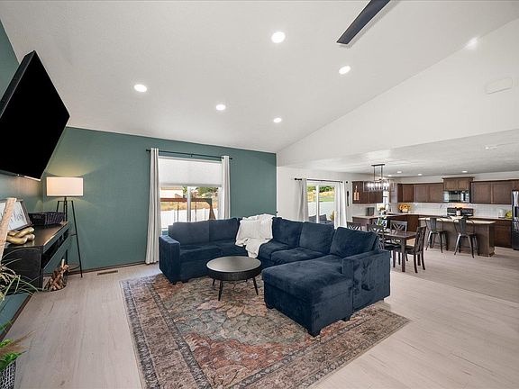 5th image of 427 N Calvin Ln