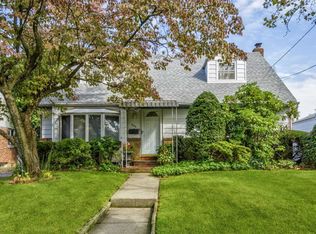 247 Buscher Ave, Valley Stream, NY 11580