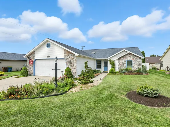 1303 Virginia Ln, Auburn, IN 46706