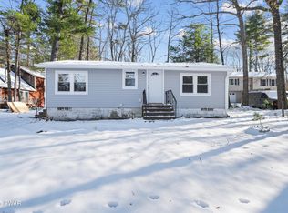 208 Doolan Rd, Dingmans Ferry, PA 18328