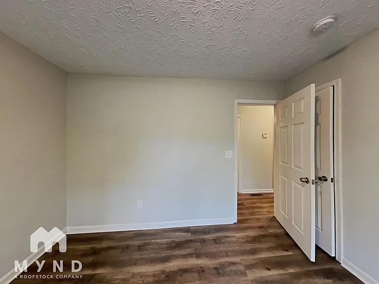 2728 Columbia Dr — Photo 15