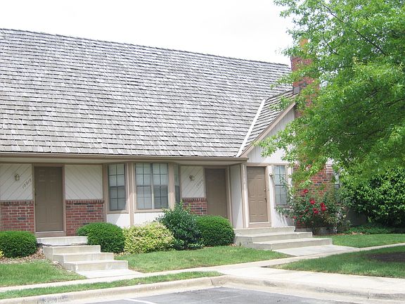 Front of building unit with bay window