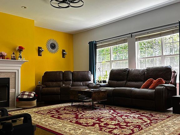 3rd image of 8280 Chatham Oaks Dr