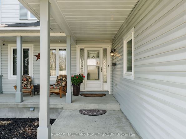79 Halley St, Ottawa, ON K2J 3W1