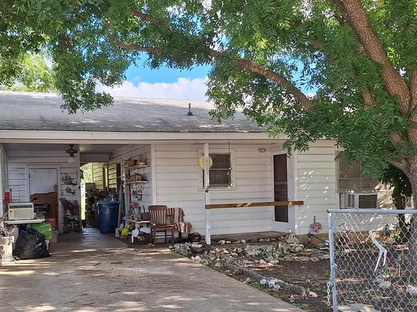 609 Short St, Kerrville, TX 78028