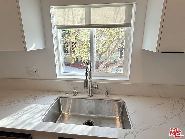 7512 Norton Ave — Photo 7