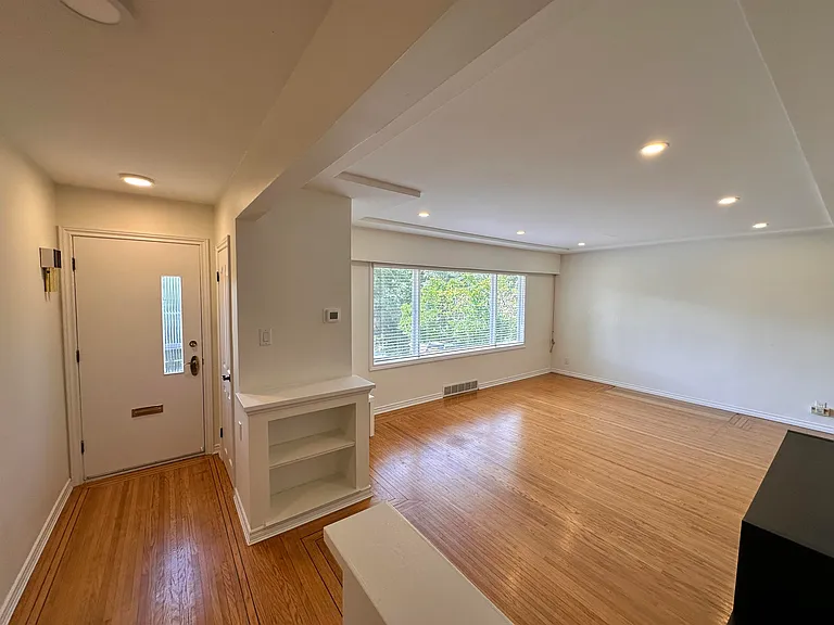 4409 Marine Dr — Photo 21