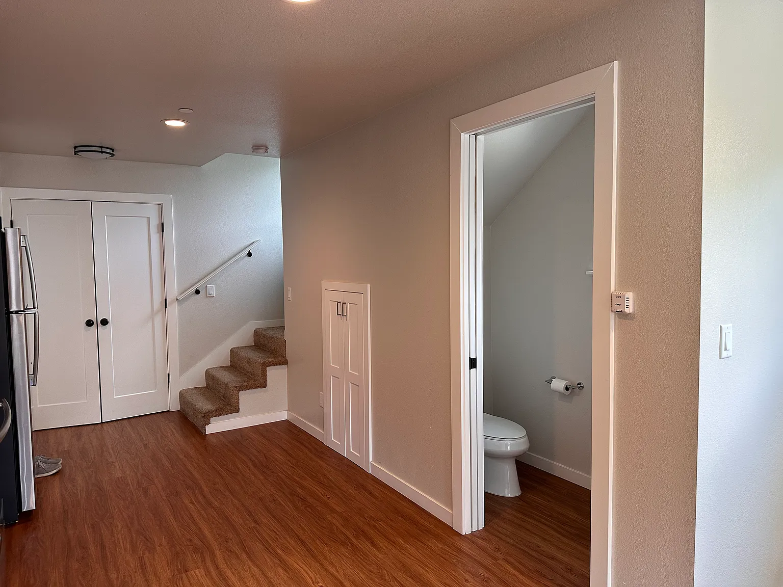 1 bed, 1.5 bath, 706 sqft, $3,200 — Photo 3