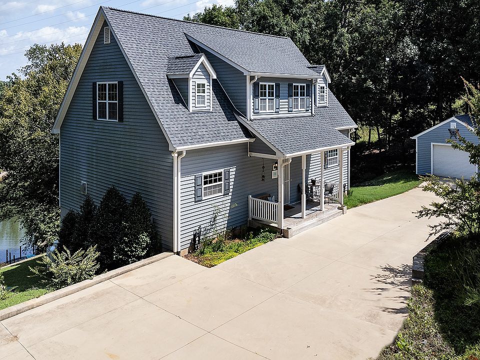 1st image of 121 Stonecliff Ln