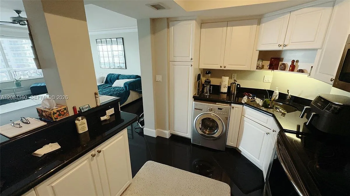 1 bed, 1.5 bath, 940 sqft, $2,700 — Photo 2