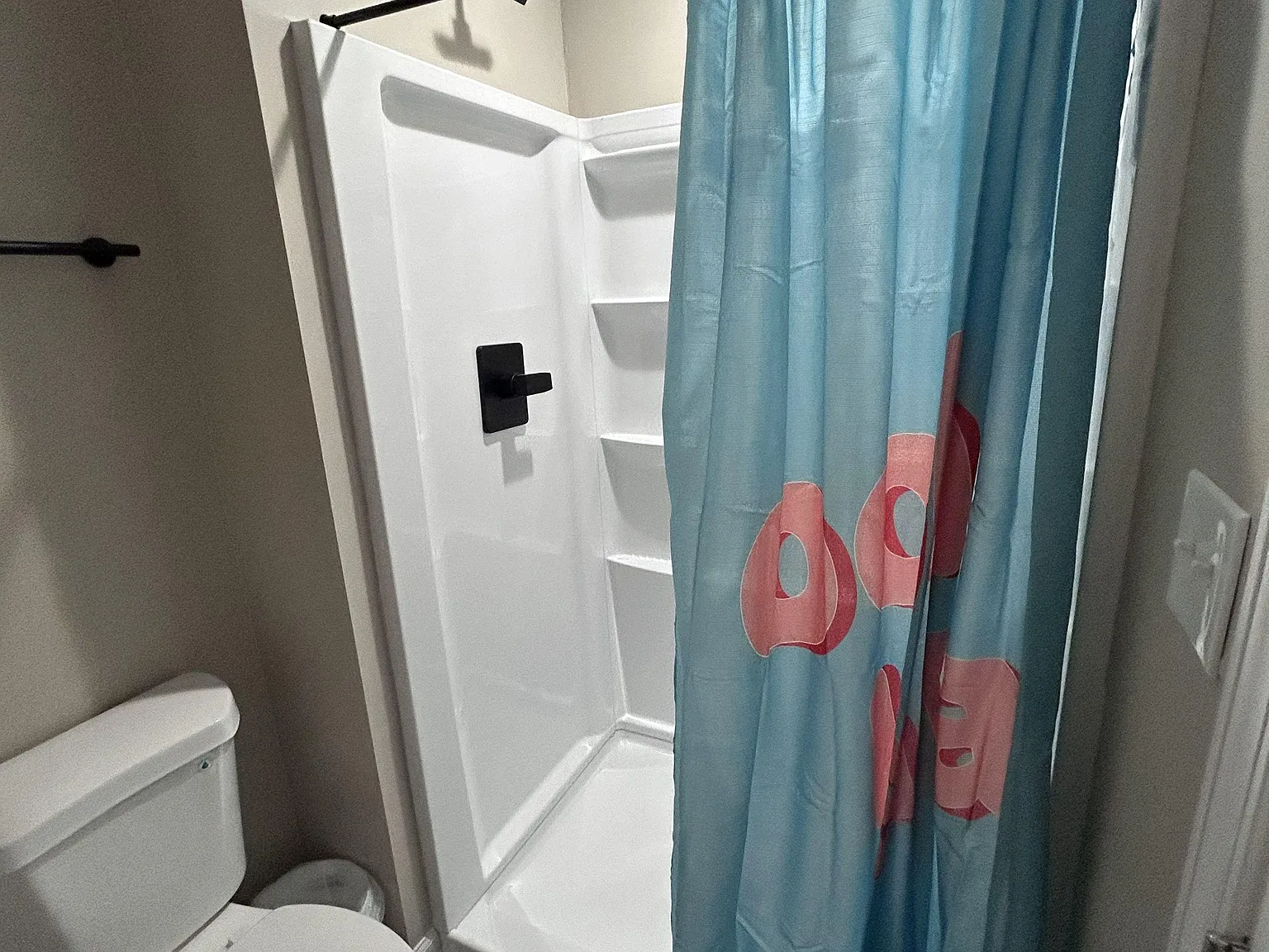 4 bed, 7.0 bath, 2000 sqft, $1,070 — Photo 3