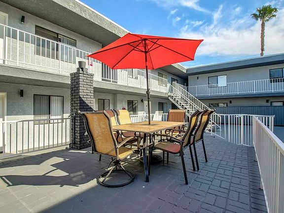 5th image of 17211 Chatsworth St #32