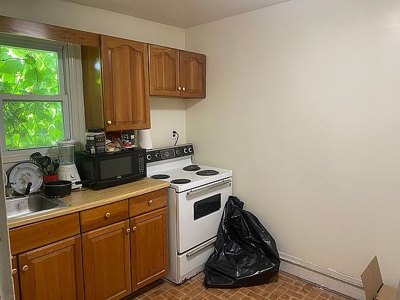 3rd image of 6382 Belle Ave