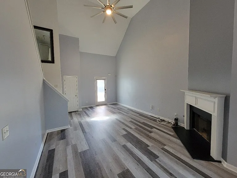 175 Stillwood Dr — Photo 3