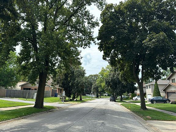 5th image of 836 Rose Ln