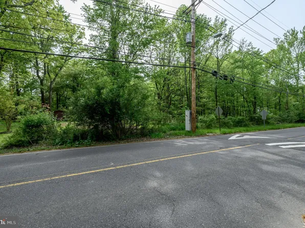 11 Bunker Hill Rd, Lawrence Township, NJ 08648