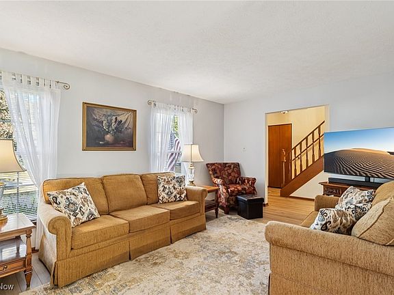 4th image of 8529 Hilltop Dr