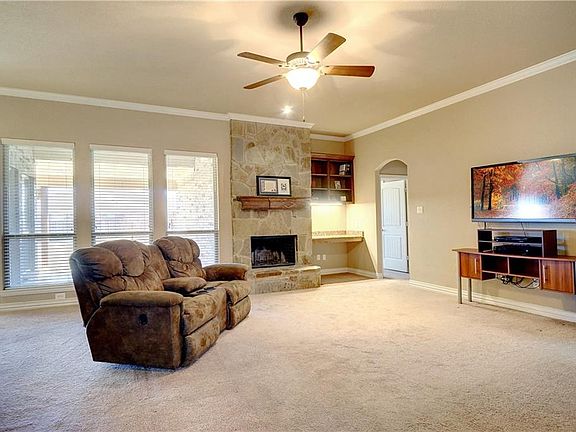 3rd image of 292 Highland Dr