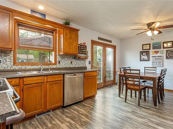 4th image of 296 Horseshoe Dr