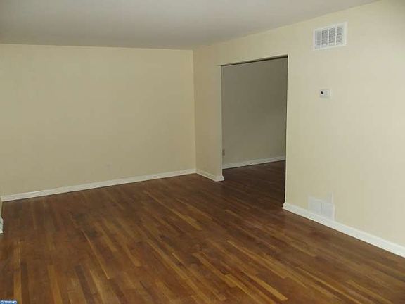 2nd image of 2216 Lancashire Dr