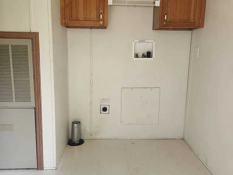 124 Phillips St — Photo 8