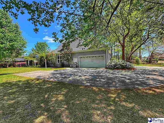 5th image of 701 Laurel Ln