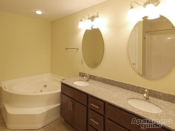 Deluxe Master Bathroom