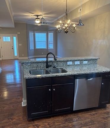 5th image of 107 Portico St
