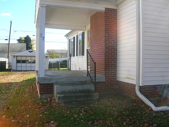 3rd image of 37 S Rosemere Ave
