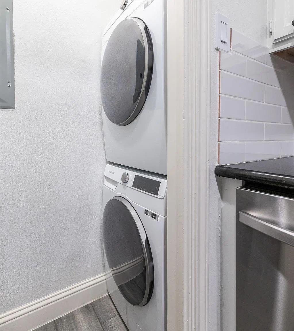1 bed, 1.5 bath, 946 sqft, $1,200 — Photo 4