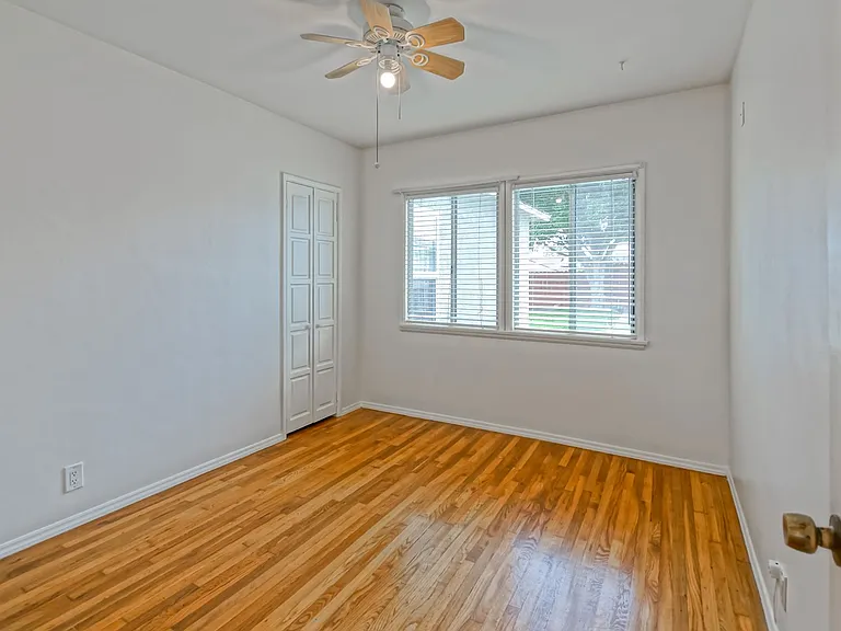 2911 Blaisdell Ave — Photo 24
