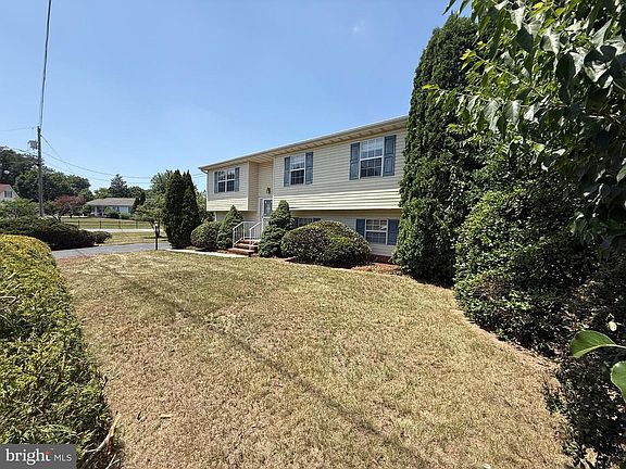 3rd image of 21 Coolidge Dr