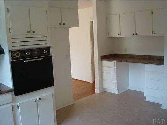3rd image of 5910 Hilltop Dr