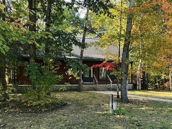 3rd image of 1967 Fairways Dr NE
