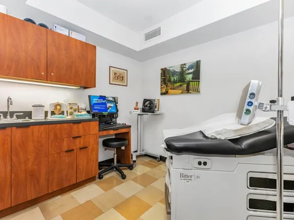 1175 York Avenue image 3 of 12