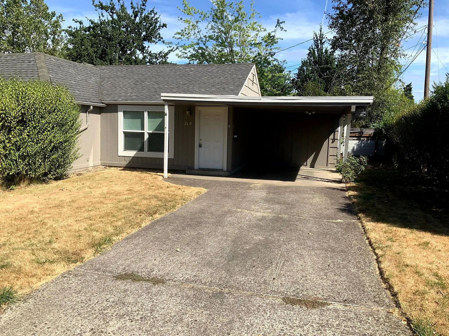 2 Bedroom Duplex Near UO Campus and Downtown — Photo 1