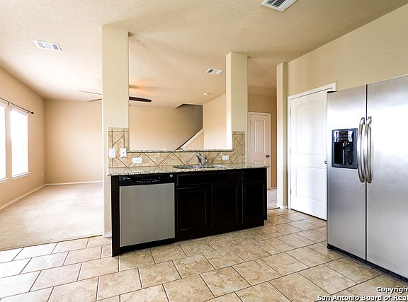 5th image of 927 Three Wood Way