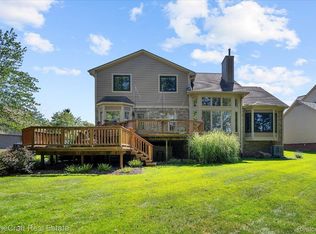 45692 Bristol Cir, Novi, MI 48377