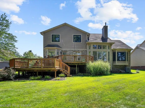 45692 Bristol Cir, Novi, MI 48377