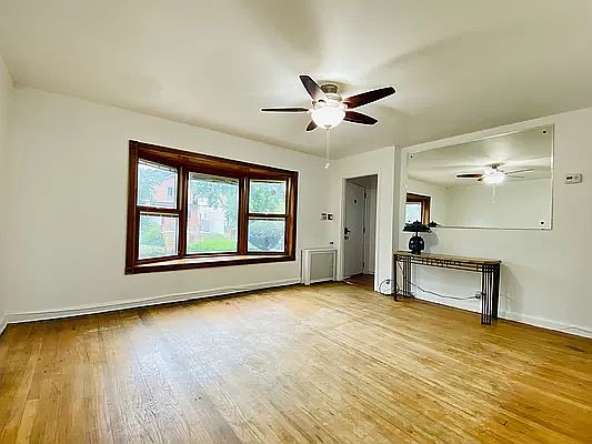 3rd image of 819 Clintonville St