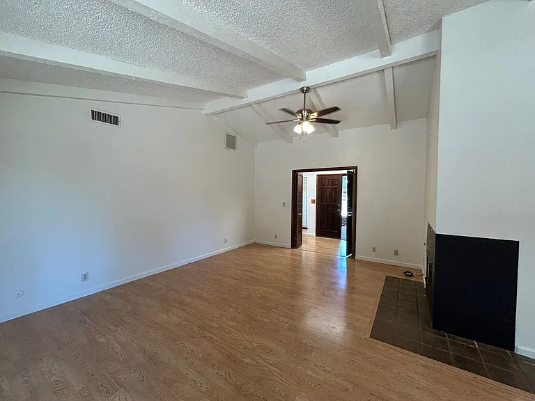 9471 Queen Oak Ct — Photo 4