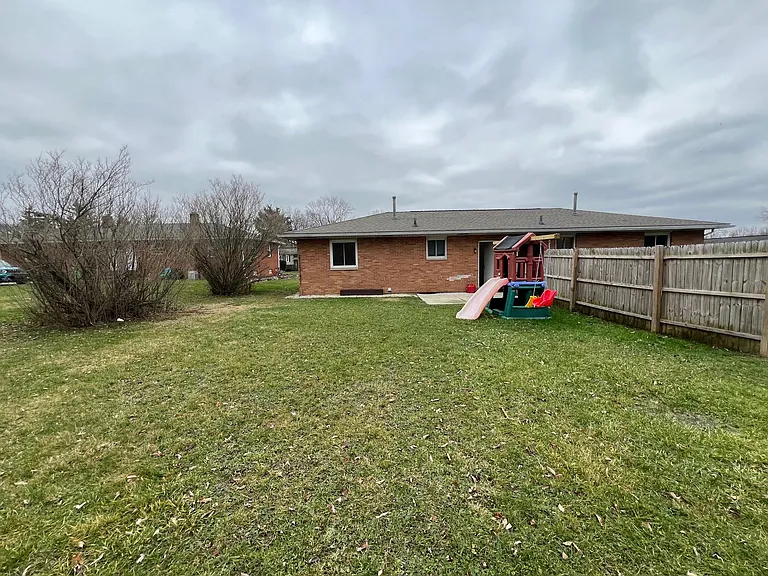 4050 Beckley Rd — Photo 10