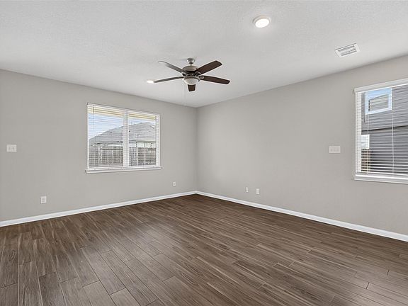 4th image of 2404 Shellcracker Dr