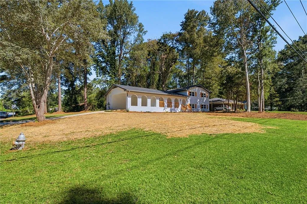 5 bed, 3.0 bath, 2331 sqft, $2,850 — Photo 2