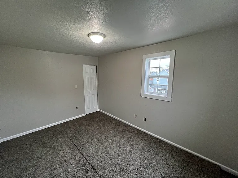 Bedroom 3 9'x13' with walkin closet