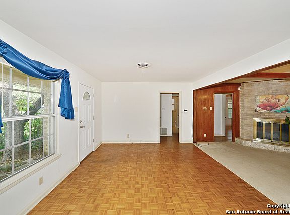 5th image of 11102 Dreamland Dr